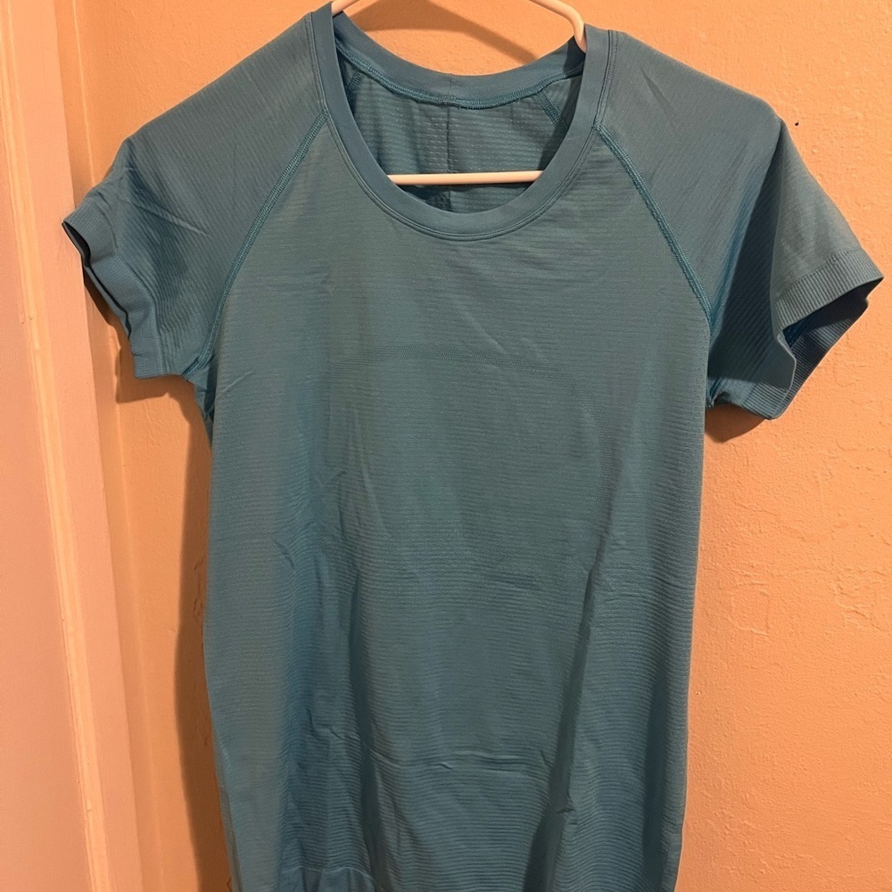 🍋LULULEMON Blue Short Sleeve Athletic Shirt - Picture 2 of 4